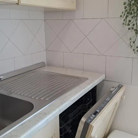 לינה וארוחת בוקר Oxi מודנה